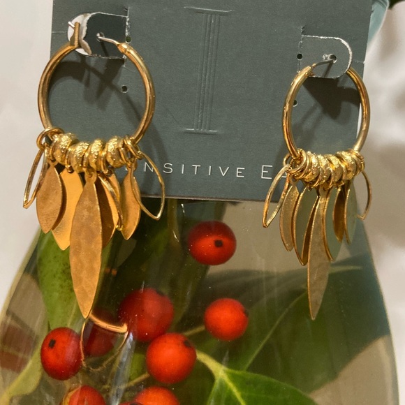Museum Collection Sensitive Ears Gold-tone Hypo-allergenic hoop dangle Earrings - Picture 9 of 9